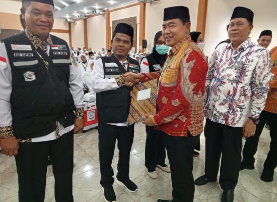 Kloter 7 Labura Berangkat,  Bupati : Jamaah Indonesia Duta Bangsa Bagi Dunia