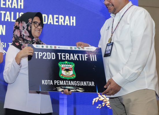 dr Susanti Hadiri HLM TPID dan TP2DD, Pemko Pematangsiantar Raih Penghargaan TP2DD Teraktif III di Wilayah SISI BATAS LABUHAN