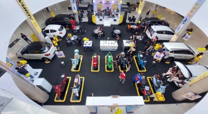 Hadirkan Promo SOBAT Hingga Program Umrah, Adira Finance Jatim Gelar Adira Expo 2024