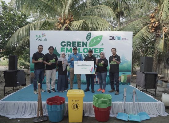 Peringati Hari Lingkungan Hidup Sedunia, PLN UID Sumatera Utara Gelar Aksi Bersih Sungai