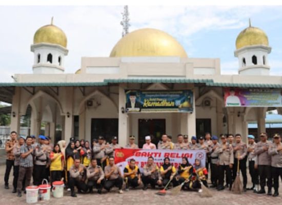 Jelang HUT Bayangkara Ke 78, Polres Tanjungbalai Gelar Bakti Sosial Religi Dengan Bersihkan Rumah Ibadah