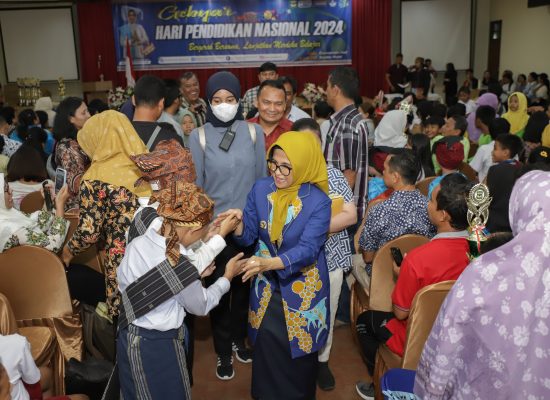 Puncak Gebyar Hardiknas 2024, Guru dan Siswa Sambut Antusias Kehadiran dr Susanti