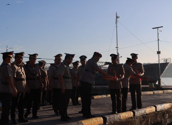Menyambut HUT Bhayangkara Ke-78, Wakapolres Pimpin Tabur Bunga