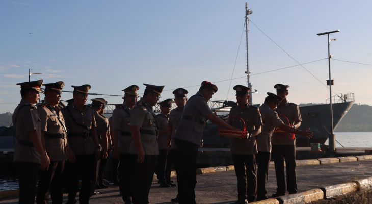 Menyambut HUT Bhayangkara Ke-78, Wakapolres Pimpin Tabur Bunga