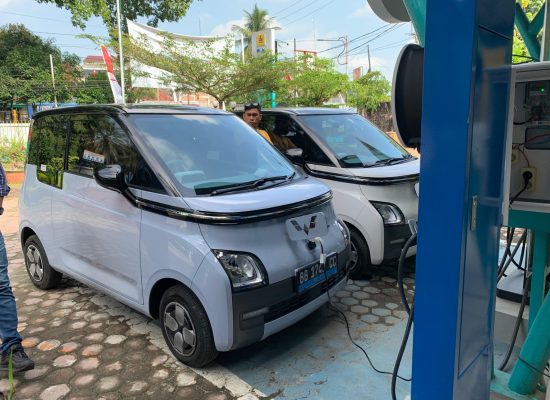 Peran BUMN Dalam Kemerdekaan RI, Pengguna Kendaraan Listrik Rasakan Kemudahan Isi Daya di SPKLU
