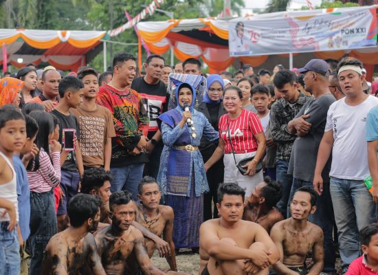 dr Susanti Kunjungi Lokasi Perlombaan 17-an di Sejumlah Kelurahan