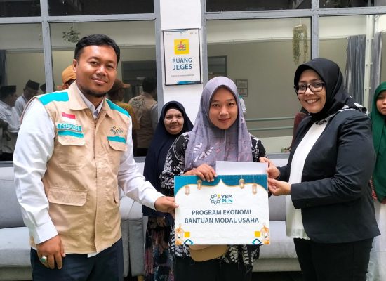 PLN UP3 Padangsidimpuan Salurkan Bantuan Modal Usaha