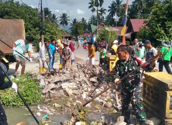 Jum’at Bersih di Panyabungan Barat Wujudkan Lingkungan Sehat
