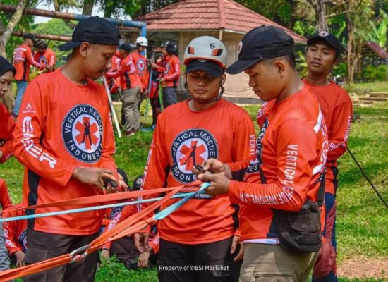 BSI Maslahat Gelar Pelatihan Vertical  Rescue Bersama Tim VRI di Buperta Cibubur