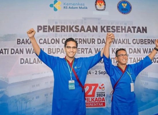 Mengenakan Piyama Biru, Rico-Zaki Siap Jalani Tes Kesehatan yang Merupakan Salah Satu Syarat dari KPU