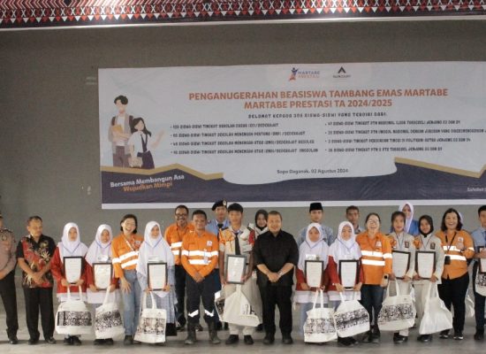Tambang Emas Martabe Anugerahkan Ratusan Beasiswa Pelajar Senilai Hampir 5 Miliar