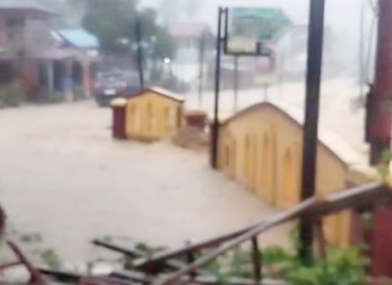 Sioru-oru Meluap, Kantor Camat dan Mako Polsek Batang Natal Tergenang Air