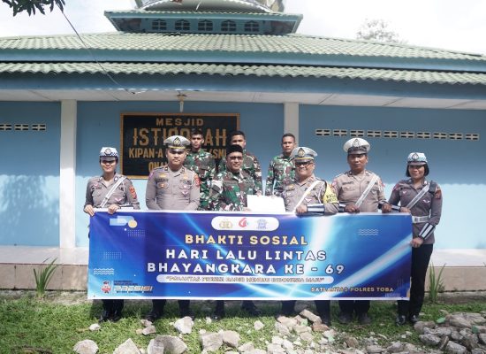 Sambut Hari Lalulintas Bhayangkara ke-69, Satlantas Polres Toba Bakti Sosial di Kompi Yonif A 125