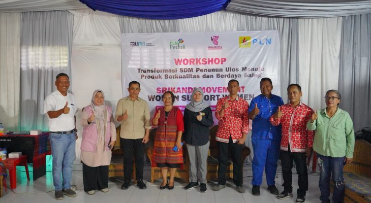 Srikandi Movement PLN: Women Support Women Penenun Ulos di Hari Pelanggan Nasional