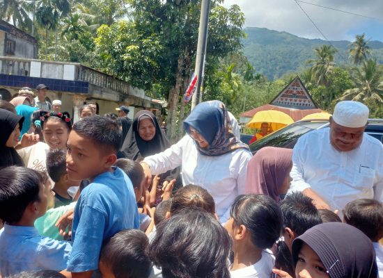 Pesona Atika Azmi Di Gunung Baringin, Disayangi Anak-anak Dikagumi Kaum Ibu