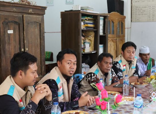 PLN UP3 Padangsidimpuan dan YBM PLN Salurkan ke Pesantren Salafiyah Darul Hikmah