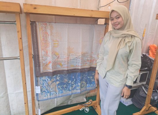 Hijab Unik Jadi Incaran Oleh-oleh di Venue-venue PON 2024