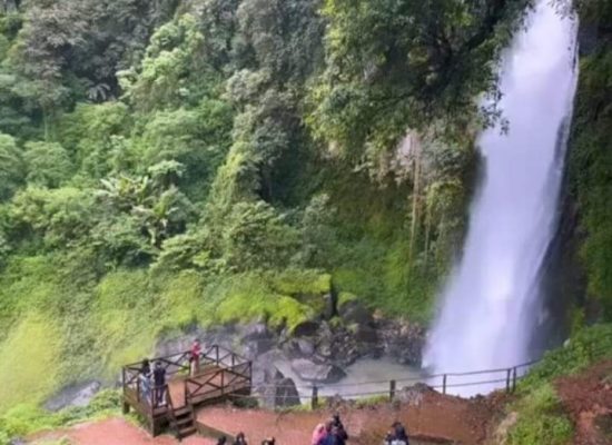 Air Terjun SIKULIKAP Berlokasi Tepatnya di Bawah Daerah Penatapan Doulu