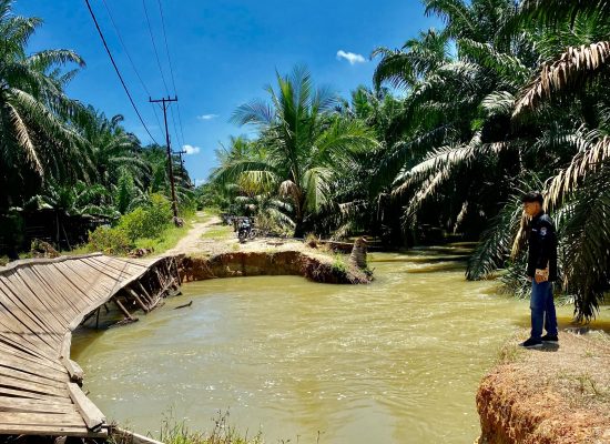Ketua GAMARA Tinjau Jalan yang Terputus Akibat Banjir 2023 Lalu