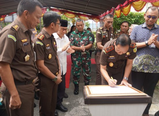 Kejari Gorontalo Laksanakan Penandatanganan Kerja Sama Antara BPJS Kesehatan dengan Klinik Pratama Adhyaksa