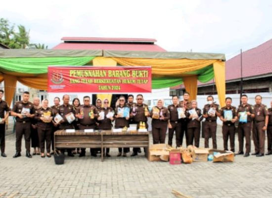Kejari Tanjungbalai Musnahkan Barang Bukti Yang Telah Berkekuatan Hukum Tetap (Inckraht) Tahun 2024