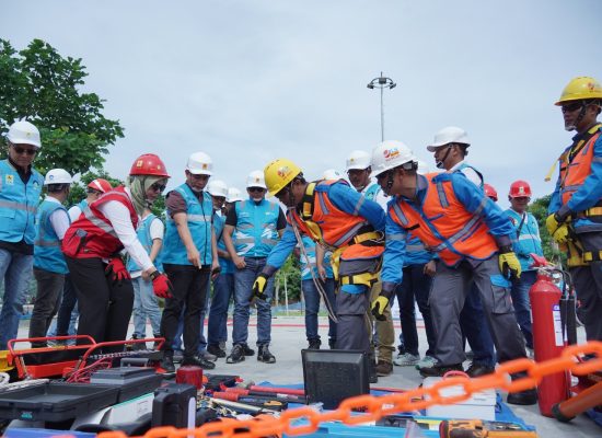 PLN Lakukan Pengecekan Peralatan Kerja dan APD untuk Personel Siaga Kelistrikan Aquabike World Championship 2024