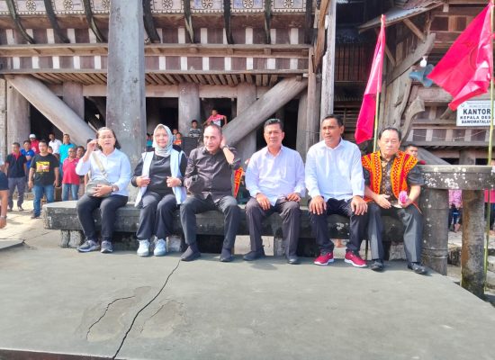 Cagubsu Edy Rahmayadi dan Paslon Sokhiatulo Laia -Yusuf Nache Disambut Atraksi Budaya di Desa Bawomataluo