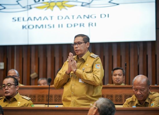 Pjs Wali Kota Pematangsianțar Bersama Kemendagri Hadiri Raker dan RDP di Komisi II DPR RI