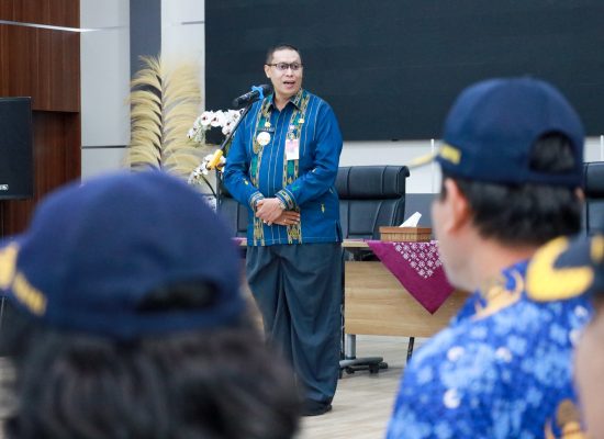 Pjs Wali Kota Pematangsiantar Pimpin Apel Pagi Dirangkai Penyerahan SK Pensiun 11 PNS