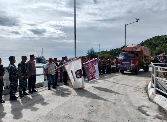 KPU Nisel Melakukan Pelepasan Armada Angkutan Distribusi Logistik Pilkada di Kepulauan Batu