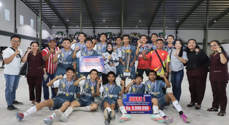dr Susanti Tutup Kejuaraan Futsal Pelajar, SMA Bintang Timur Juara 1