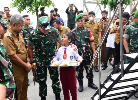 Pj Bupati Dampingi Pangdam I/BB Tinjau Uji Coba Pemberian Makanan Bergizi
