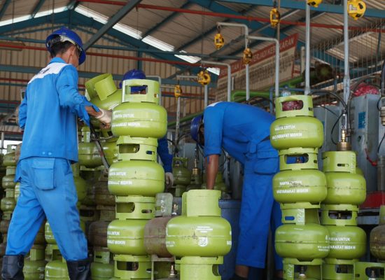 Pertamina Patra Niaga Sumbagut Lakukan Recovery Jalur Penyaluran LPG 3 Kg Pasca Longsor
