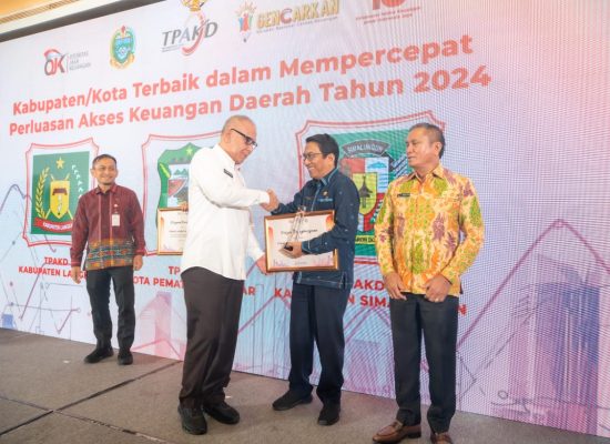 Pematangsiantar Raih TPKAD Award Kategori Kabupaten/Kota Terbaik Percepatan Akses Keuangan Daerah