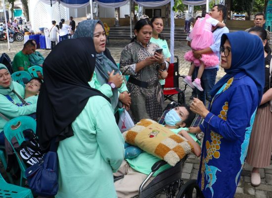 dr Susanti Berbaur dengan Penyandang Disabilitas
