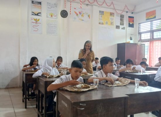 Pemko Pematangsiantar Simulasi Makanan Bergizi kepada Siswa di SMPN 12