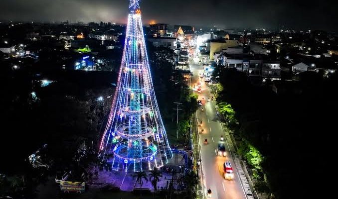 Pohon Natal Dengan Tinggi 39,5 meter Ini, Menjadi Icon kota Pematangsiantar