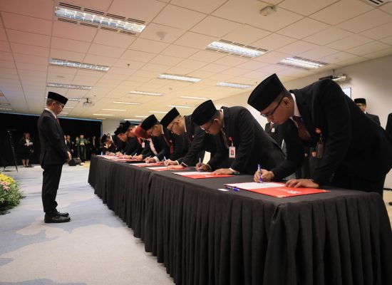 Perkuat Perekonomian, OJK Lantik Pimpinan Baru Satuan Kerja dan Kepala OJK Daerah