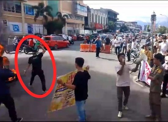 Kordinator Aksi Unjuk Rasa di Kantor Walikota Padangsidimpuan Hampir Bakar Dirinya