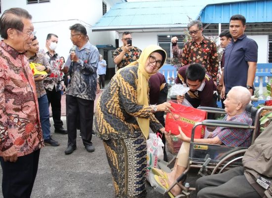 Wali Kota dr Susanti Apresiasi STTC dan YBKS Peduli Warga Kurang Mampu di Momen Jelang Imlek 2576