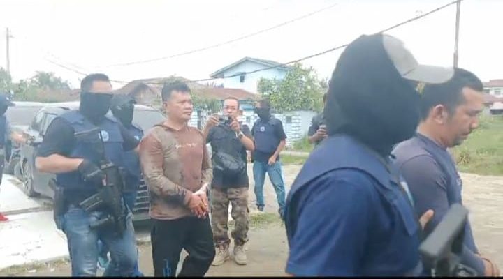 Dua Rumah Tersangka Bandar Narkoba Di Geledah BNN Republik Indonesia