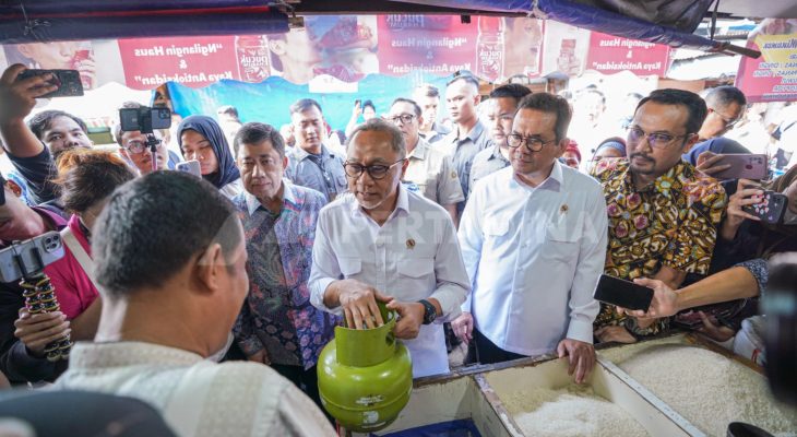 Pastikan Penyaluran LPG 3 Kg Aman, Menko Pangan dan Mendag Tinjau Sub Pangkalan di Klender