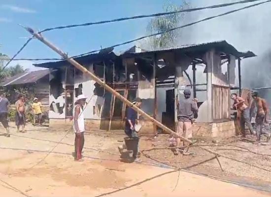 Dua Rumah Terbakar Di Ranto Panjang