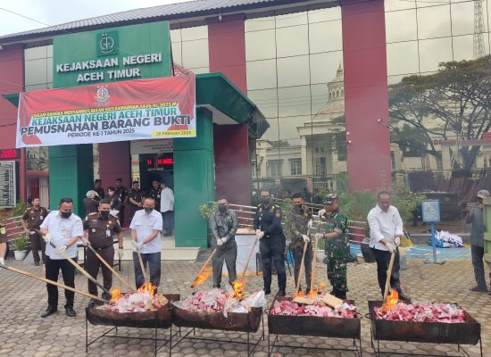 Bea Cukai Langsa dan Kejaksaan Aceh Timur Musnahkan 1 Juta Batang Rokok Ilegal