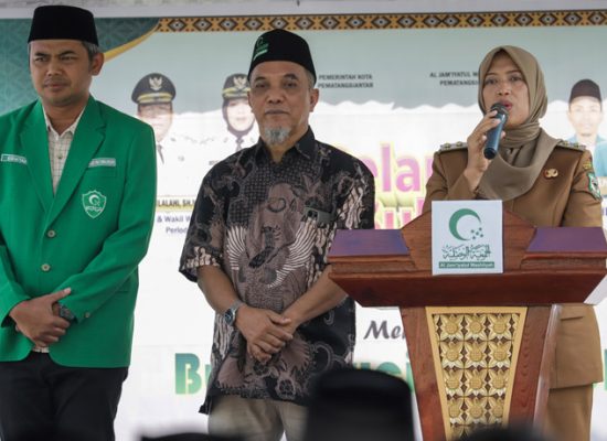 Wakil Wali Kota Pematangsiantar Herlina Disambut Hangat Jamaah Al Jamiyatul Washliyah