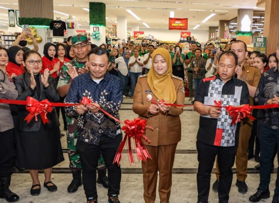 Wakil Wali Kota Pematangsiantar Herlina Resmikan Irian Supermarket dan Departement Store