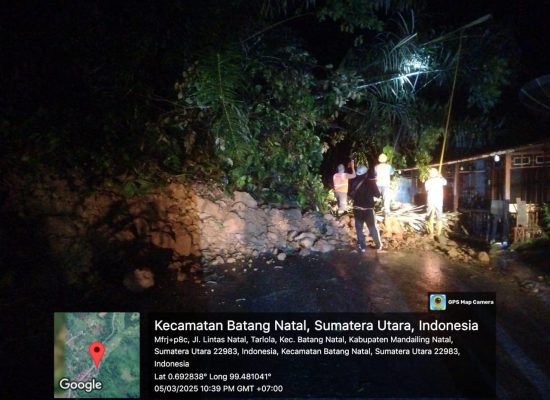 Longsor Di Bulu Soma, Jalan Tidak Bisa Dilewati