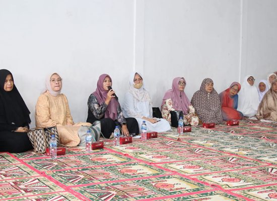 Herlina dan Tim Safari Ramadhan Pemko Pematangsiantar Kunjungi Masjid Syamsul Maarif