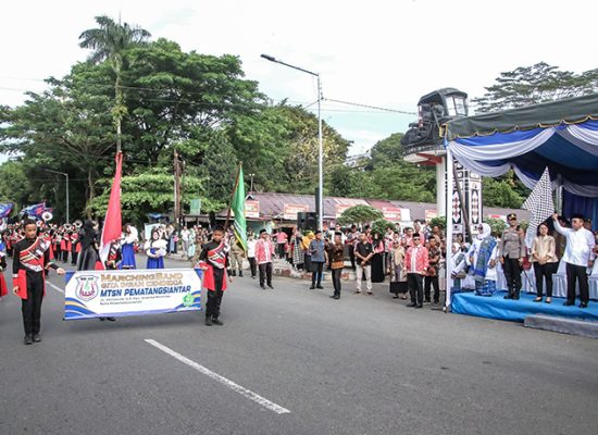Wali Kota Wesly Lepas Peserta Pawai Taaruf MTQN ke-57 Kota Pematangsiantar