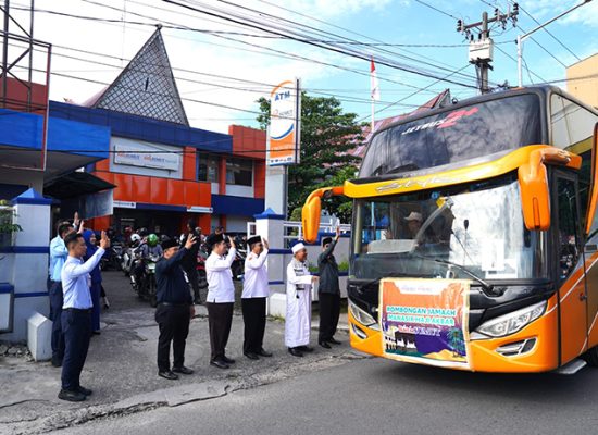 Wesly Diwakili Zainal Siahaan Turut Melepas 88 Calhaj PT Bank Sumut dan Bank Sumut Syariah Ikuti Manasik Haji Akbar